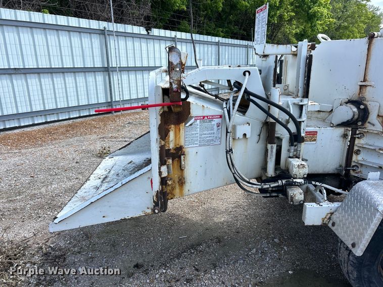 image for item YA2839 2007 Bandit 200 wood chipper