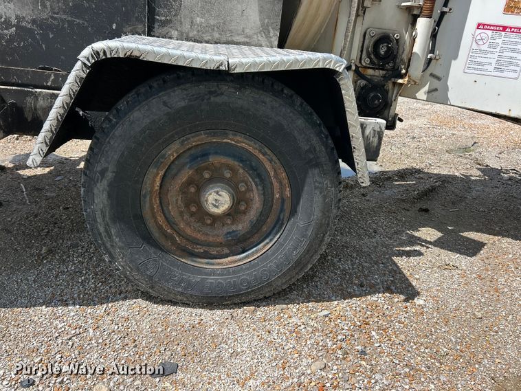 image for item YA2839 2007 Bandit 200 wood chipper