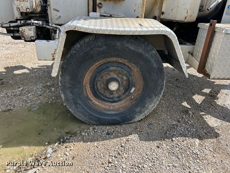 image for item YA2839 2007 Bandit 200 wood chipper