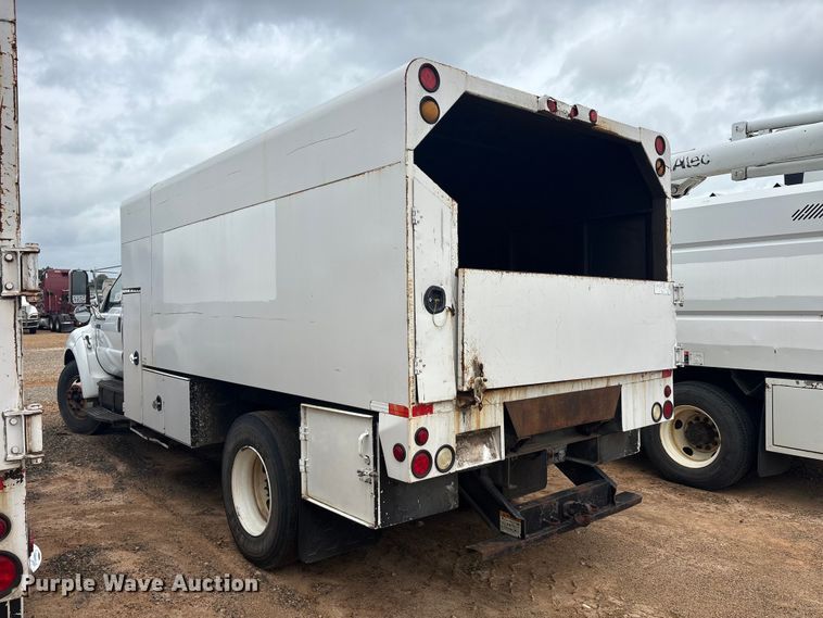 image for item YA2842 2009 Ford F750 Super Duty chipper truck