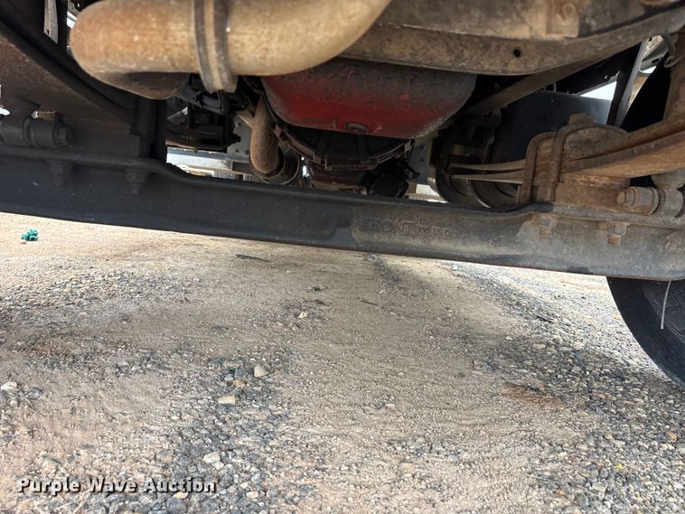 image for item YA2842 2009 Ford F750 Super Duty chipper truck
