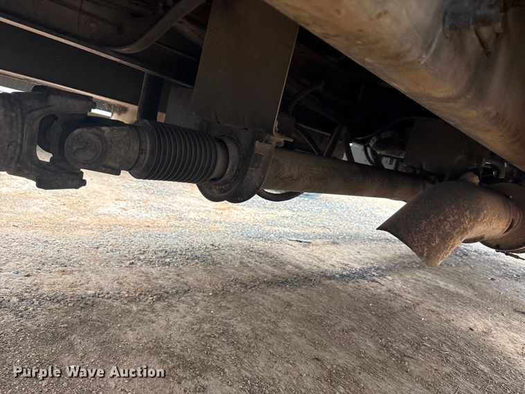image for item YA2842 2009 Ford F750 Super Duty chipper truck