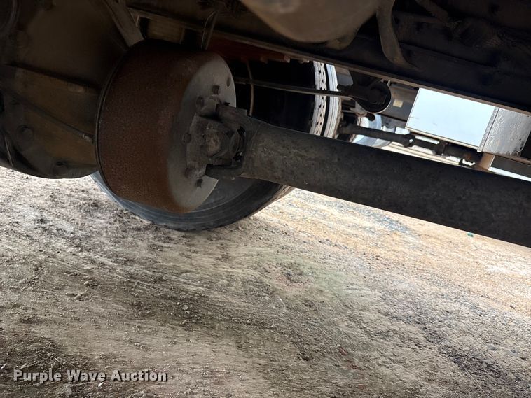 image for item YA2842 2009 Ford F750 Super Duty chipper truck