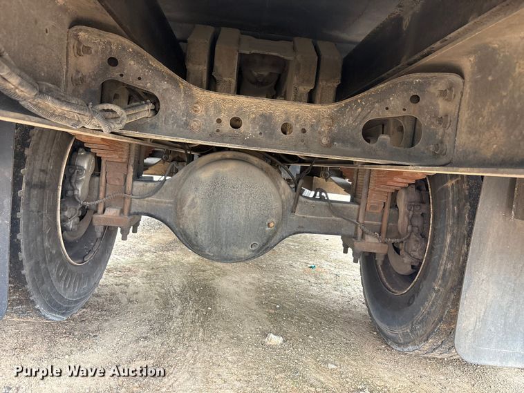 image for item YA2842 2009 Ford F750 Super Duty chipper truck