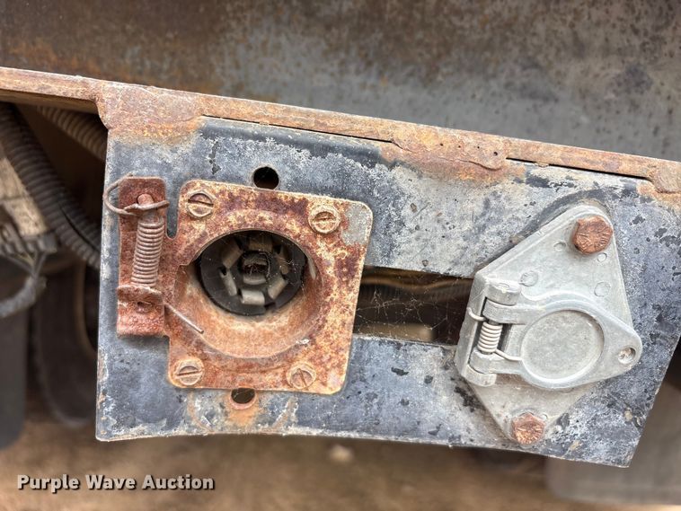image for item YA2842 2009 Ford F750 Super Duty chipper truck