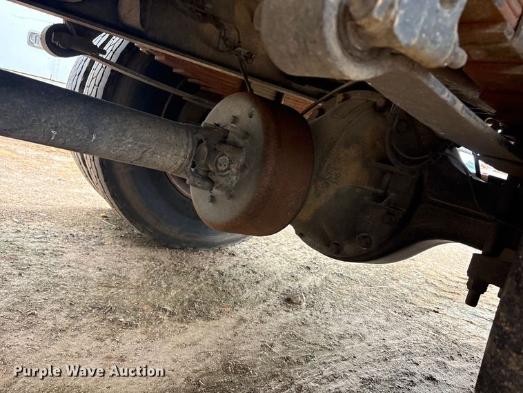image for item YA2842 2009 Ford F750 Super Duty chipper truck
