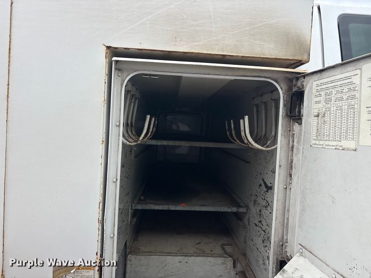image for item YA2842 2009 Ford F750 Super Duty chipper truck