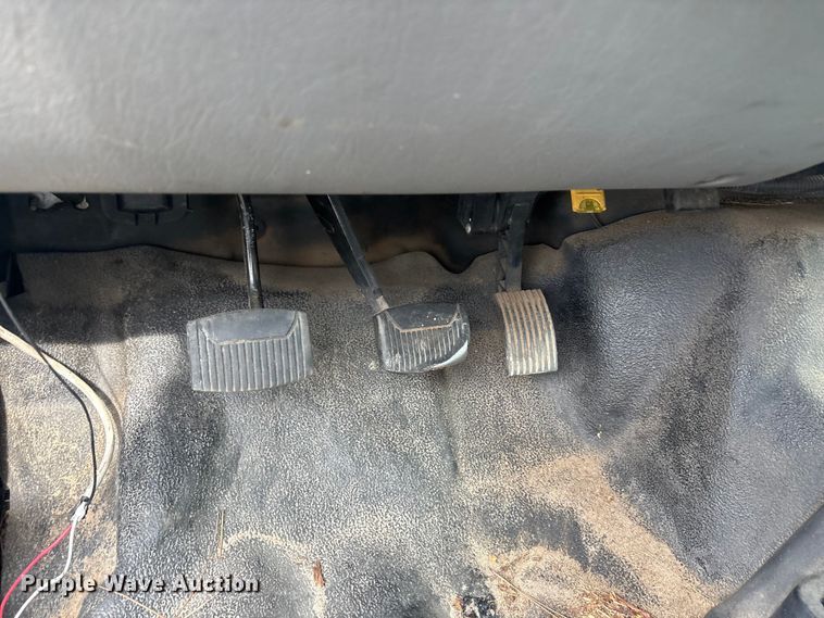 image for item YA2842 2009 Ford F750 Super Duty chipper truck