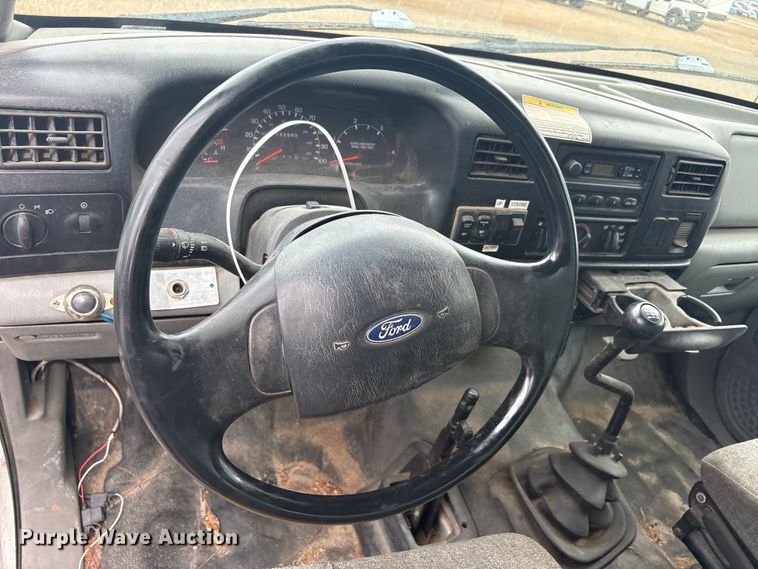 image for item YA2842 2009 Ford F750 Super Duty chipper truck