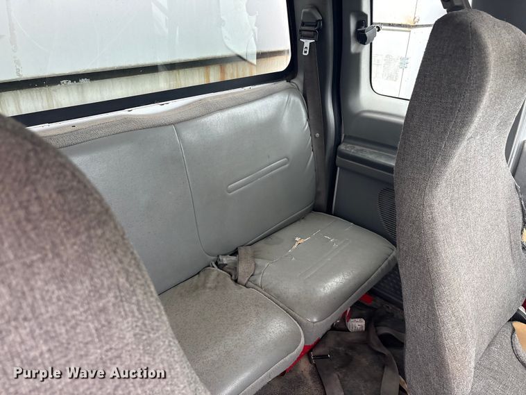 image for item YA2842 2009 Ford F750 Super Duty chipper truck