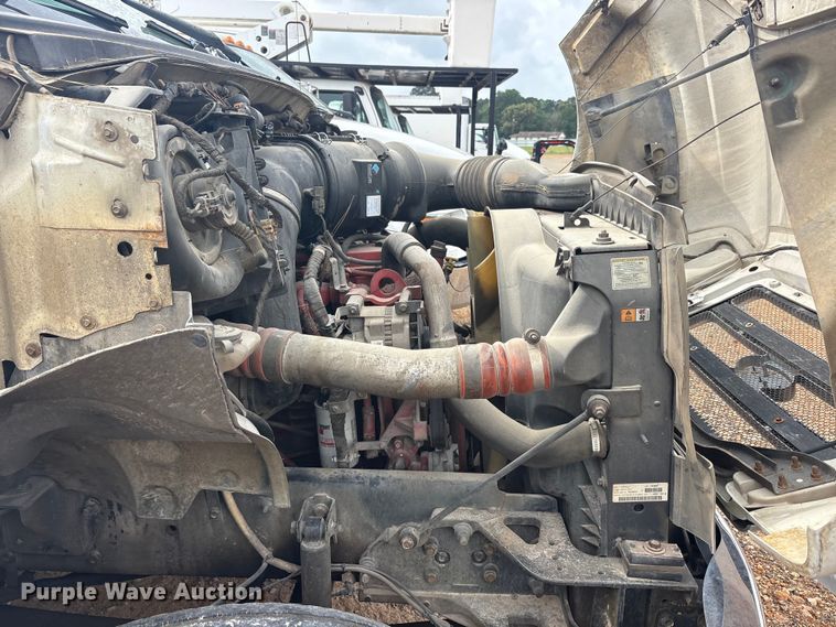 image for item YA2842 2009 Ford F750 Super Duty chipper truck