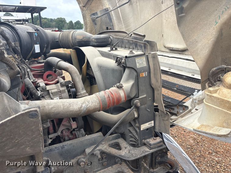 image for item YA2842 2009 Ford F750 Super Duty chipper truck