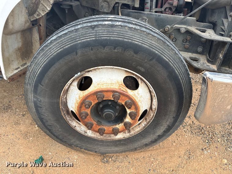 image for item YA2842 2009 Ford F750 Super Duty chipper truck