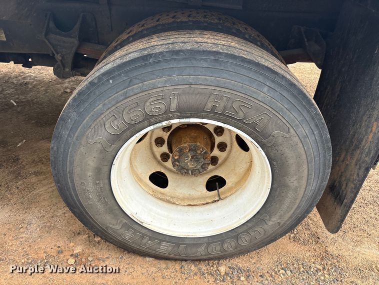 image for item YA2842 2009 Ford F750 Super Duty chipper truck