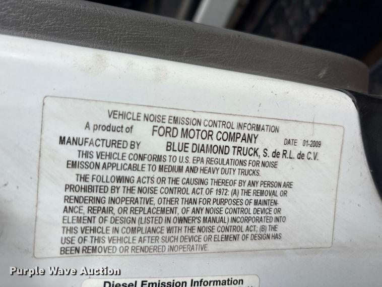 image for item YA2842 2009 Ford F750 Super Duty chipper truck