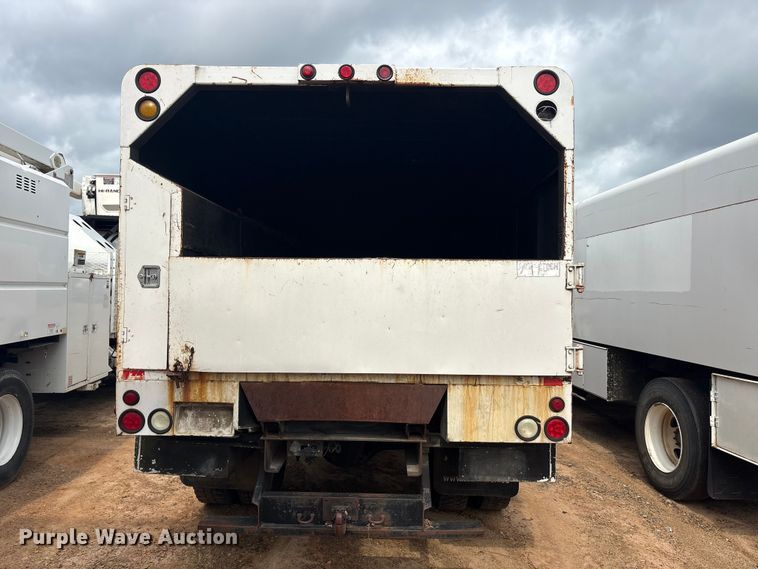 image for item YA2843 2009 Ford F750 Super Duty Ext. Cab chipper truck