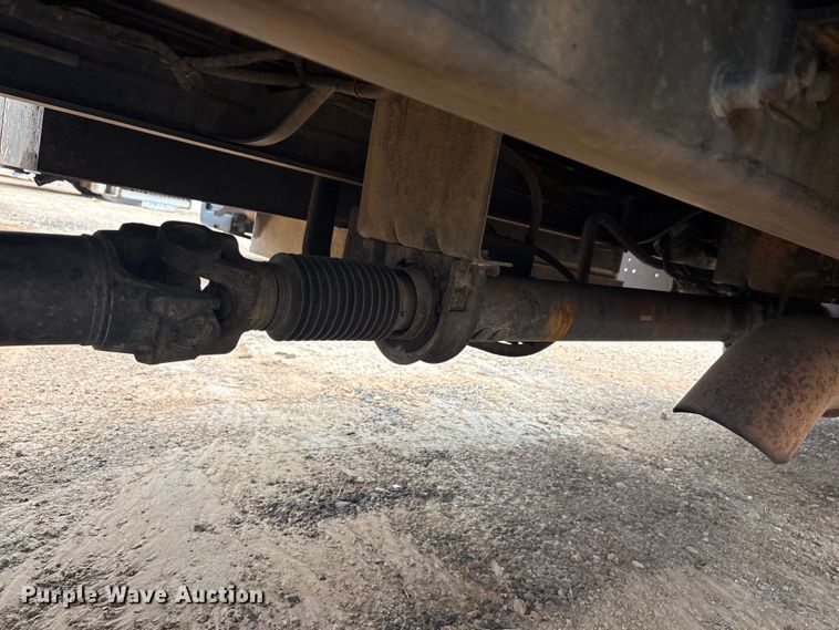 image for item YA2843 2009 Ford F750 Super Duty Ext. Cab chipper truck