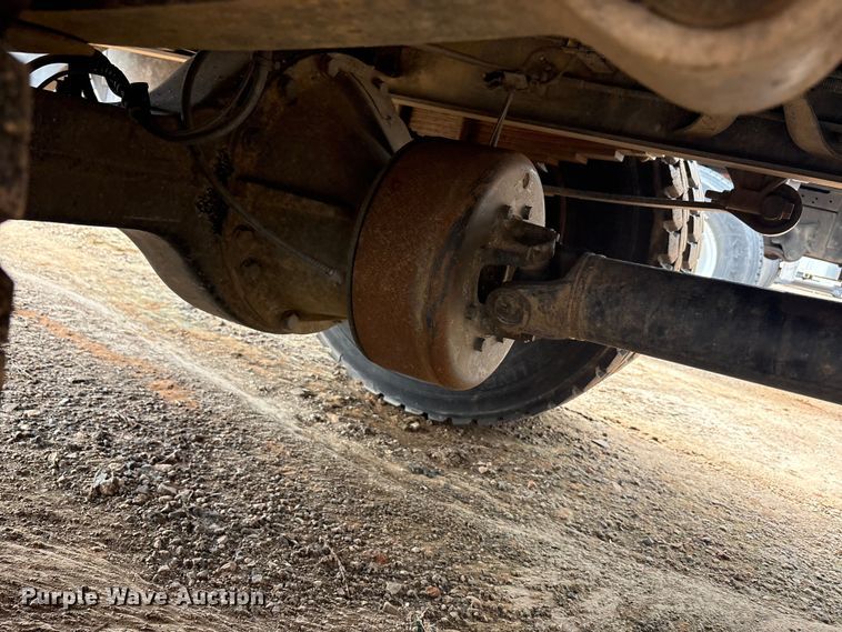 image for item YA2843 2009 Ford F750 Super Duty Ext. Cab chipper truck