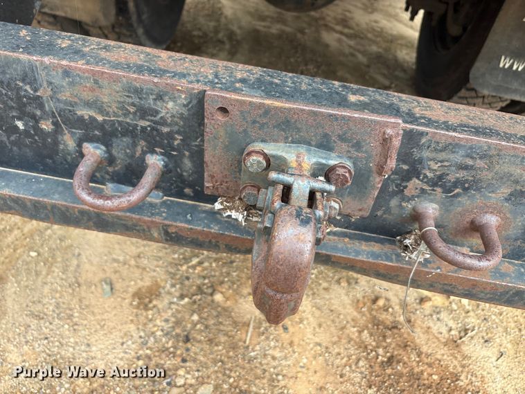 image for item YA2843 2009 Ford F750 Super Duty Ext. Cab chipper truck