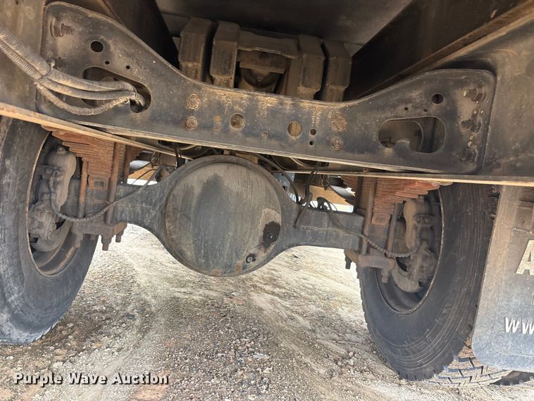 image for item YA2843 2009 Ford F750 Super Duty Ext. Cab chipper truck