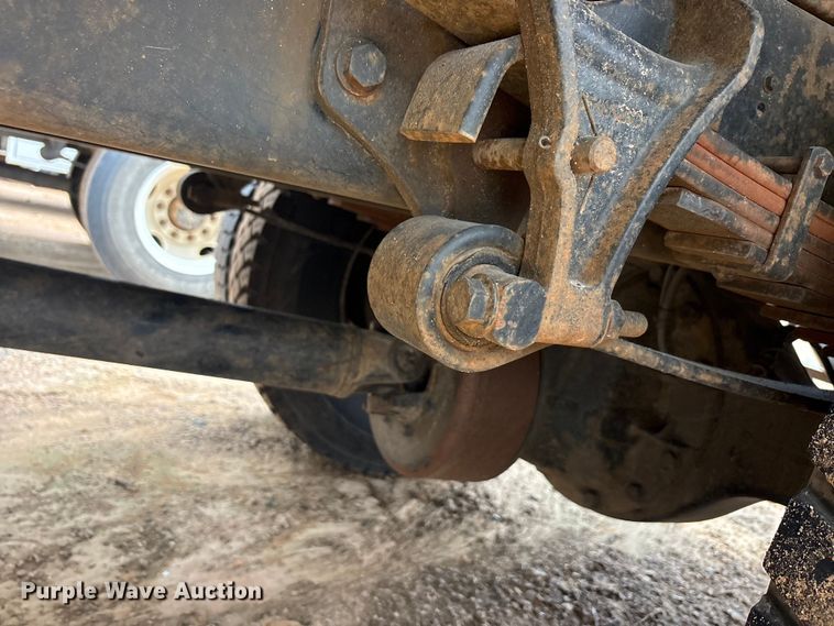 image for item YA2843 2009 Ford F750 Super Duty Ext. Cab chipper truck