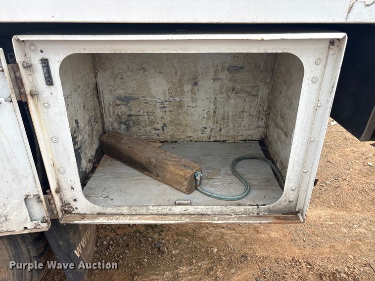 image for item YA2843 2009 Ford F750 Super Duty Ext. Cab chipper truck