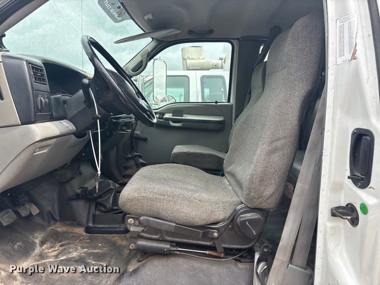 image for item YA2843 2009 Ford F750 Super Duty Ext. Cab chipper truck