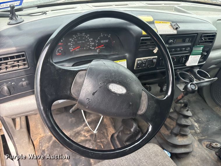 image for item YA2843 2009 Ford F750 Super Duty Ext. Cab chipper truck