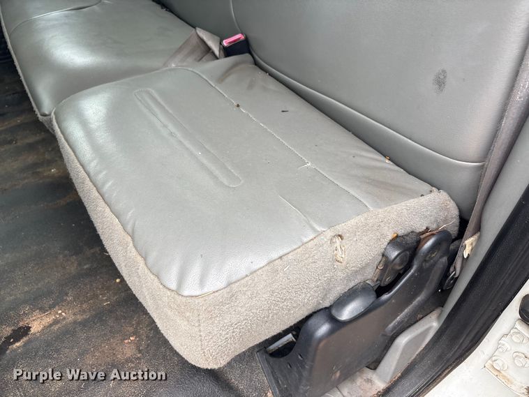 image for item YA2843 2009 Ford F750 Super Duty Ext. Cab chipper truck