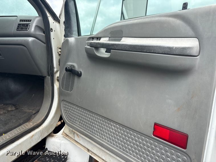 image for item YA2843 2009 Ford F750 Super Duty Ext. Cab chipper truck