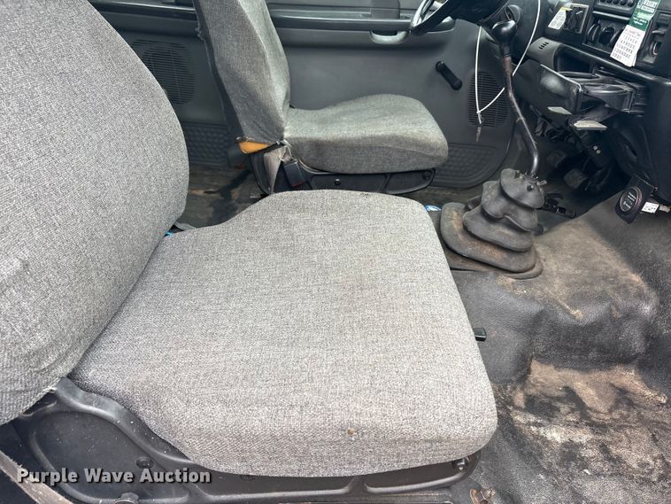 image for item YA2843 2009 Ford F750 Super Duty Ext. Cab chipper truck