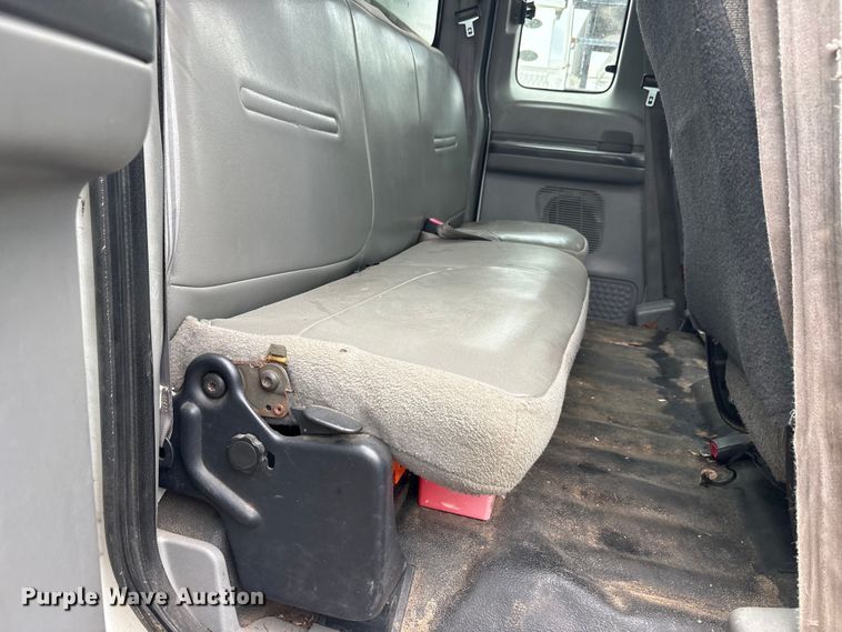 image for item YA2843 2009 Ford F750 Super Duty Ext. Cab chipper truck
