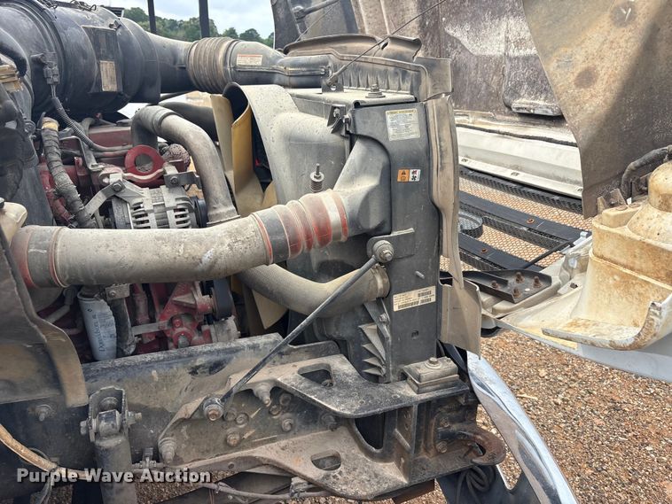 image for item YA2843 2009 Ford F750 Super Duty Ext. Cab chipper truck