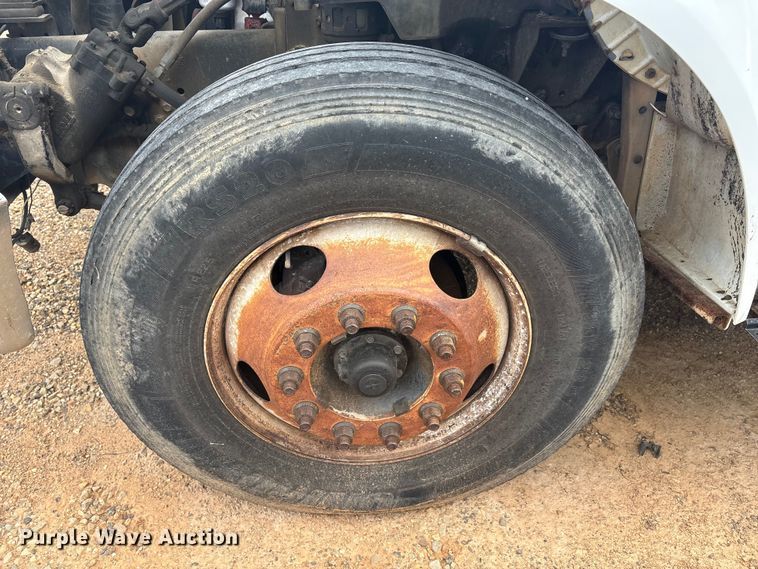 image for item YA2843 2009 Ford F750 Super Duty Ext. Cab chipper truck