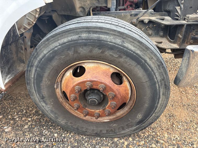 image for item YA2843 2009 Ford F750 Super Duty Ext. Cab chipper truck