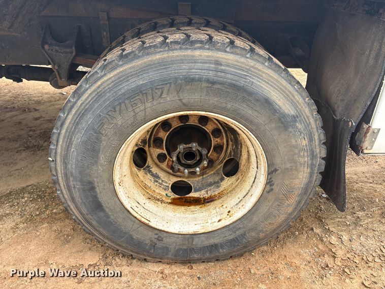 image for item YA2843 2009 Ford F750 Super Duty Ext. Cab chipper truck
