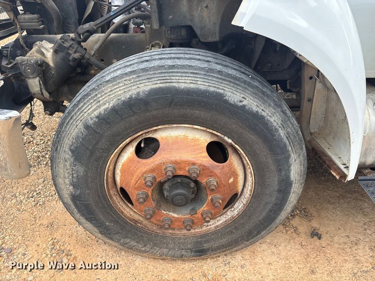 image for item YA2843 2009 Ford F750 Super Duty Ext. Cab chipper truck