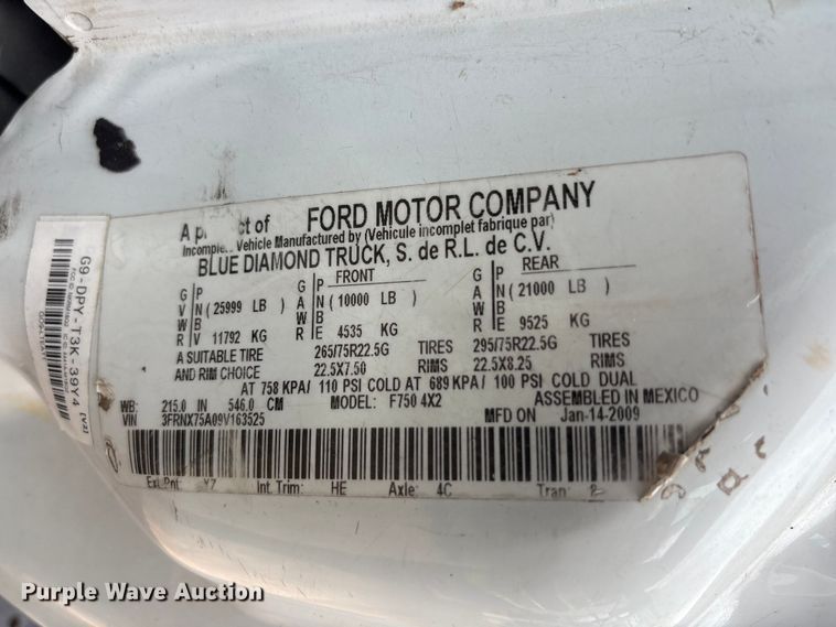 image for item YA2843 2009 Ford F750 Super Duty Ext. Cab chipper truck