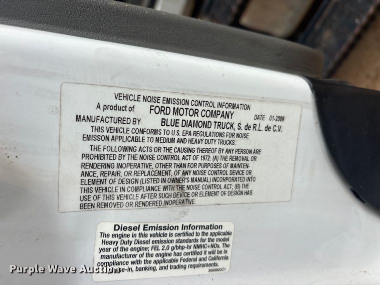 image for item YA2843 2009 Ford F750 Super Duty Ext. Cab chipper truck