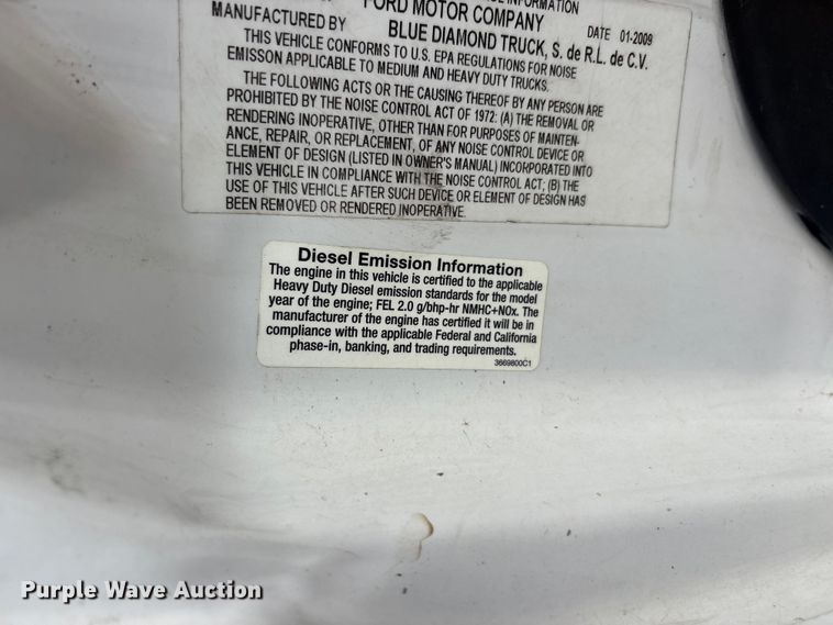 image for item YA2843 2009 Ford F750 Super Duty Ext. Cab chipper truck