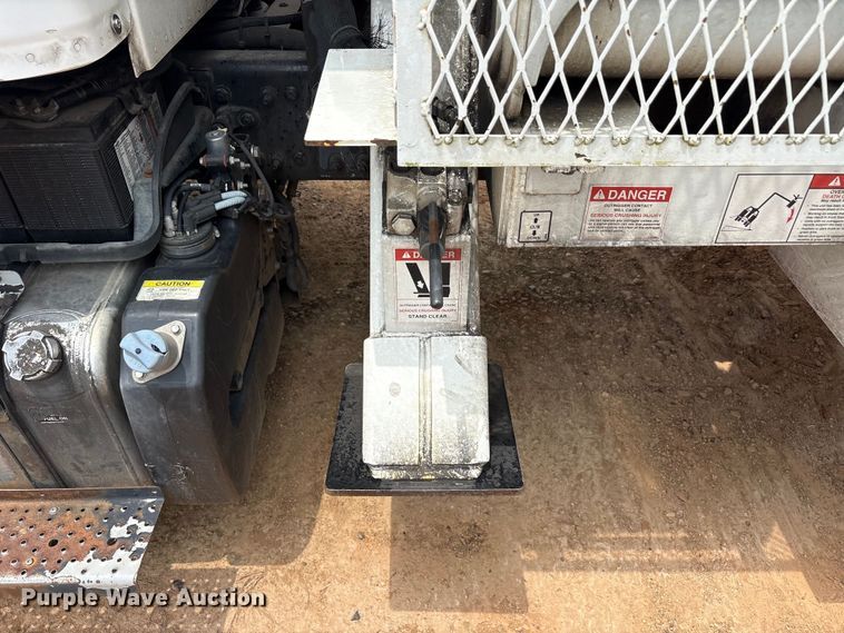 image for item YA2844 2015 Freightliner Business Class M2 forestry bucket truck