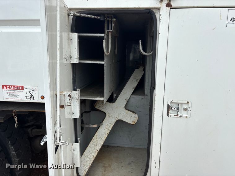 image for item YA2844 2015 Freightliner Business Class M2 forestry bucket truck