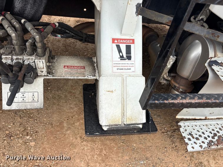 image for item YA2844 2015 Freightliner Business Class M2 forestry bucket truck