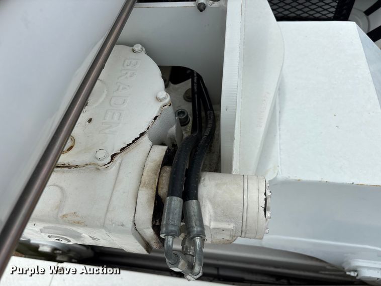 image for item YA2844 2015 Freightliner Business Class M2 forestry bucket truck