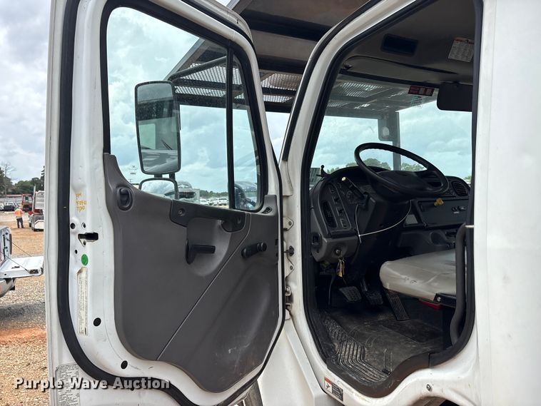 image for item YA2844 2015 Freightliner Business Class M2 forestry bucket truck