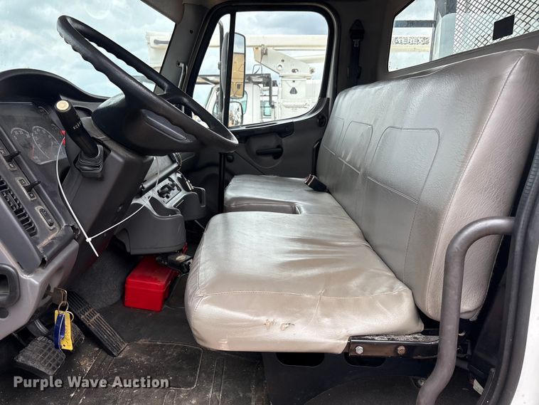 image for item YA2844 2015 Freightliner Business Class M2 forestry bucket truck