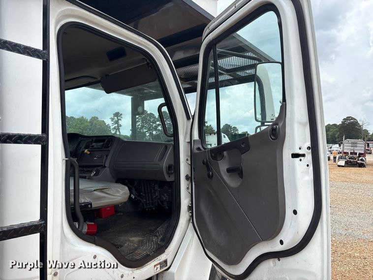 image for item YA2844 2015 Freightliner Business Class M2 forestry bucket truck