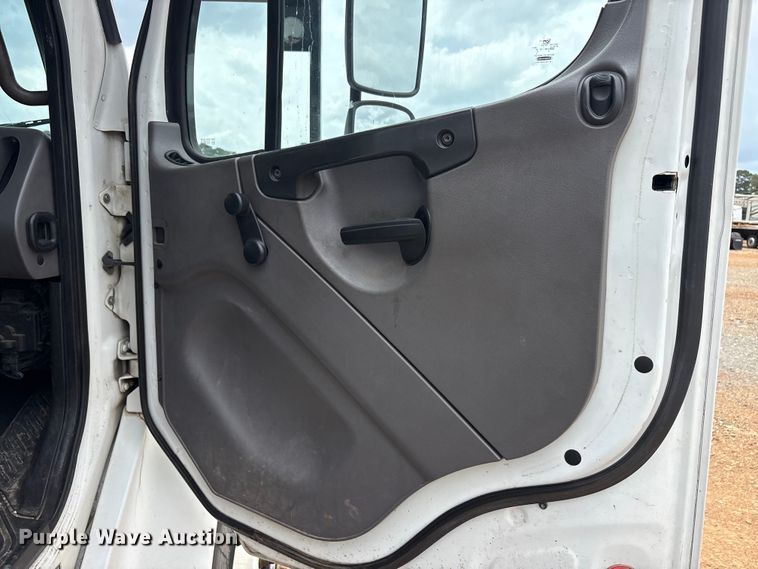image for item YA2844 2015 Freightliner Business Class M2 forestry bucket truck