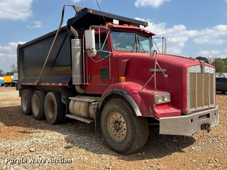 image for item YA2857 2004 Kenworth T800 dump truck