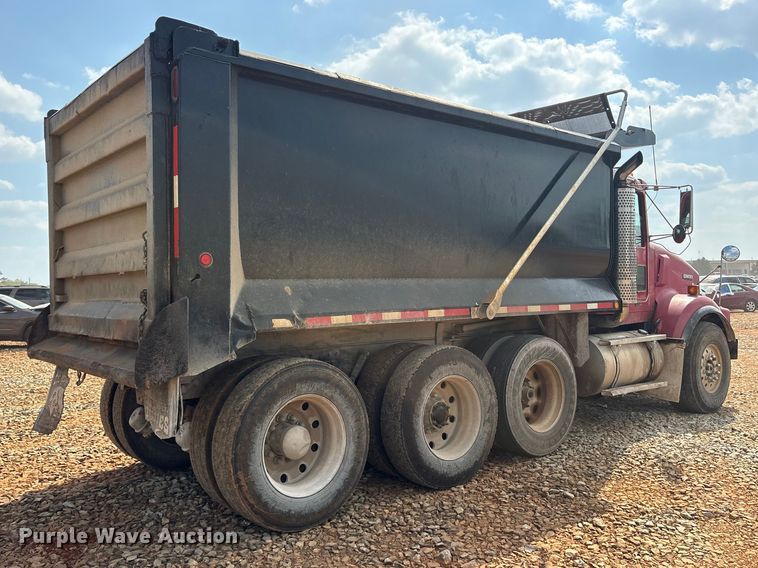 image for item YA2857 2004 Kenworth T800 dump truck